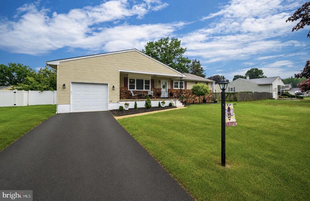 3 LIONEL LN, Hamilton, NJ 08619