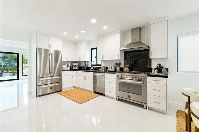 707 Begonia Avenue, Corona Del Mar, CA 92625