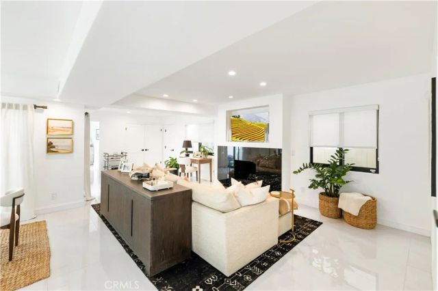 707 Begonia Avenue, Corona Del Mar, CA 92625