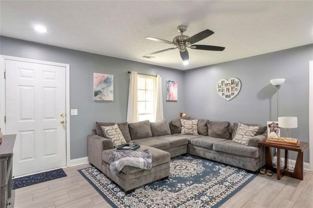 6707 SPRING HEAD Drive, Flowery Branch, GA 30542