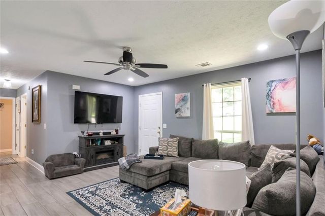 6707 SPRING HEAD Drive, Flowery Branch, GA 30542