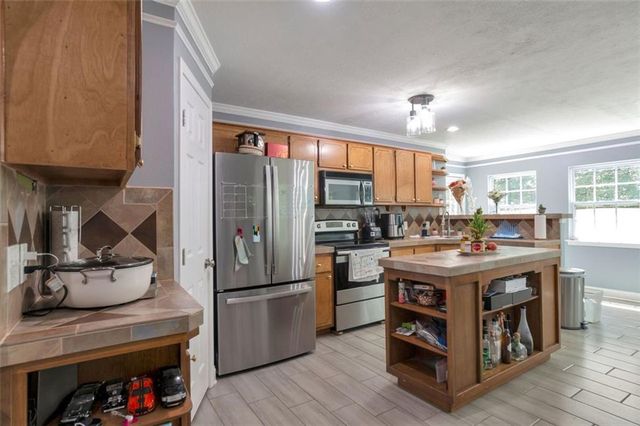 6707 SPRING HEAD Drive, Flowery Branch, GA 30542