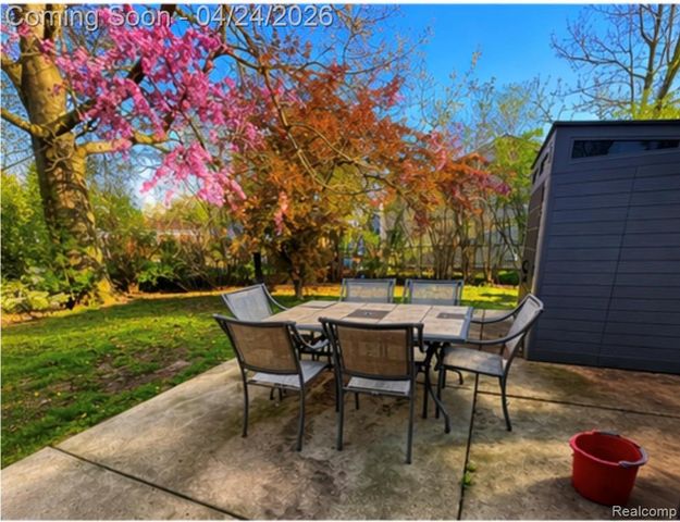 21059 Tiffany Drive, Woodhaven, MI 48183