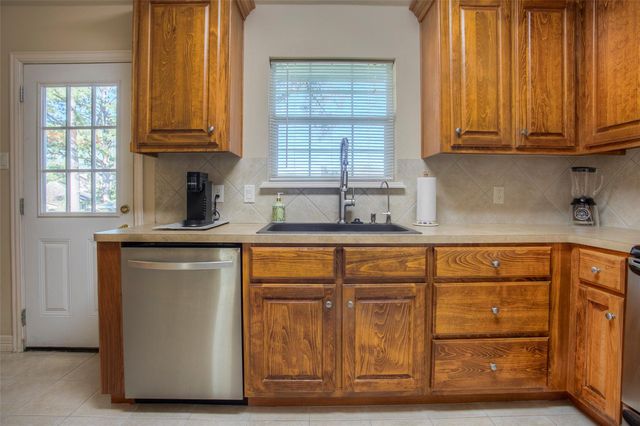 824 Cherry Hills Drive, Huntsville, TX 77340