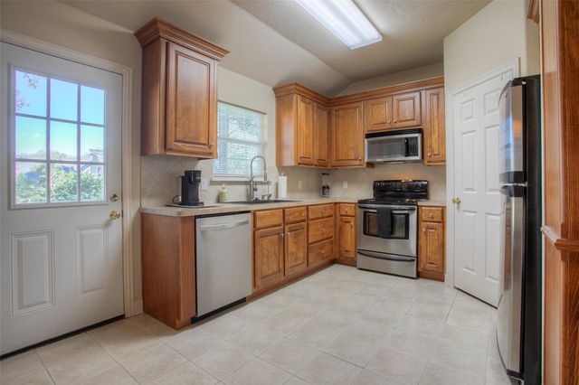 824 Cherry Hills Drive, Huntsville, TX 77340