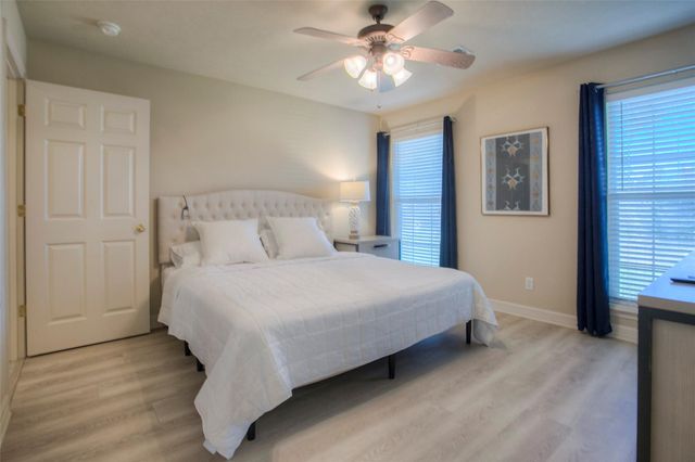 824 Cherry Hills Drive, Huntsville, TX 77340