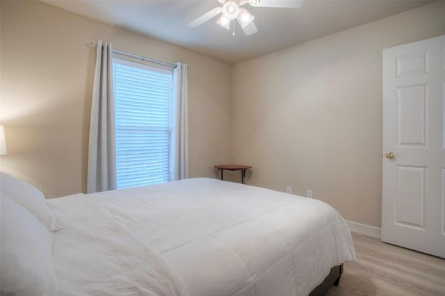 824 Cherry Hills Drive, Huntsville, TX 77340