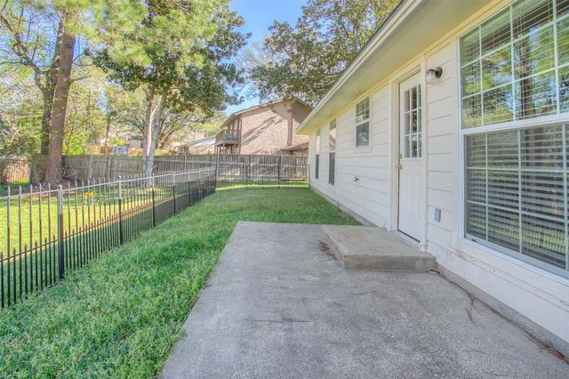 824 Cherry Hills Drive, Huntsville, TX 77340