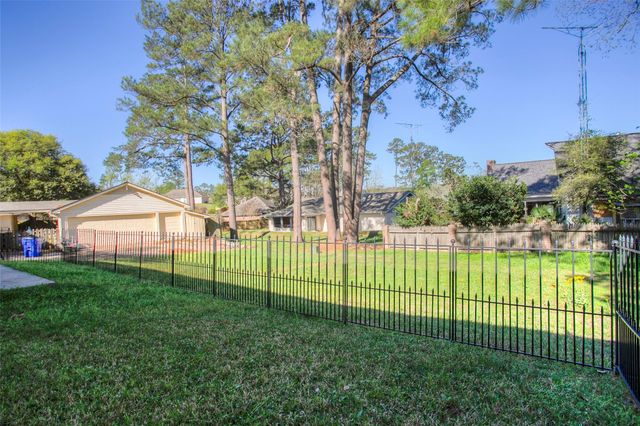 824 Cherry Hills Drive, Huntsville, TX 77340