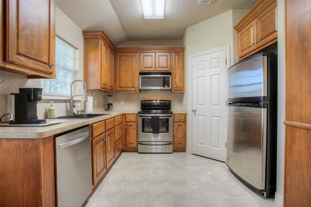 824 Cherry Hills Drive, Huntsville, TX 77340