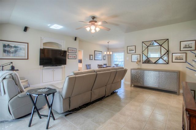 824 Cherry Hills Drive, Huntsville, TX 77340