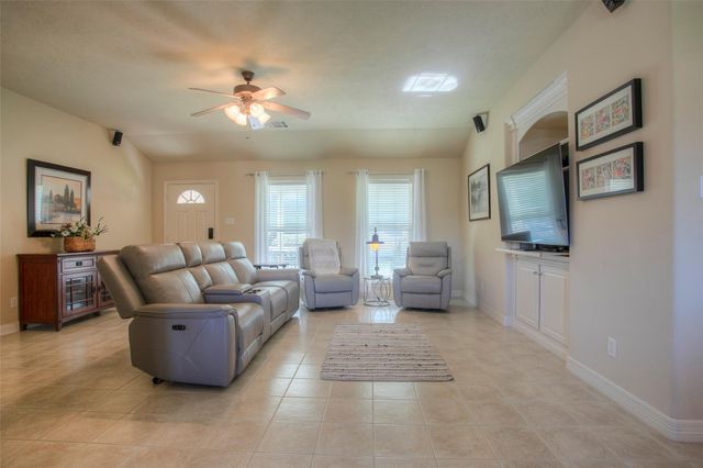 824 Cherry Hills Drive, Huntsville, TX 77340