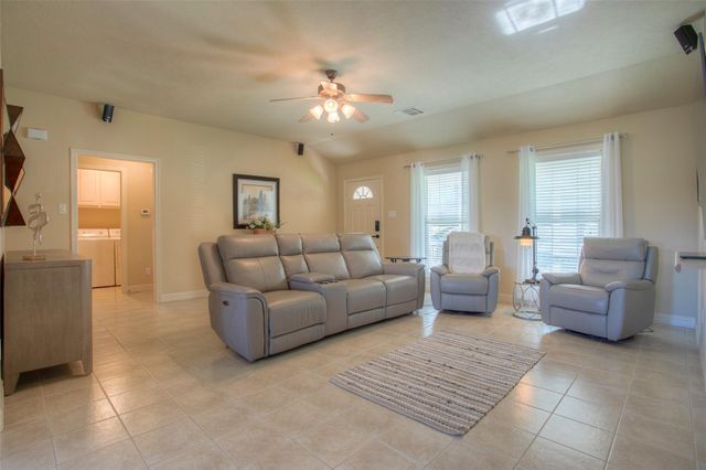 824 Cherry Hills Drive, Huntsville, TX 77340