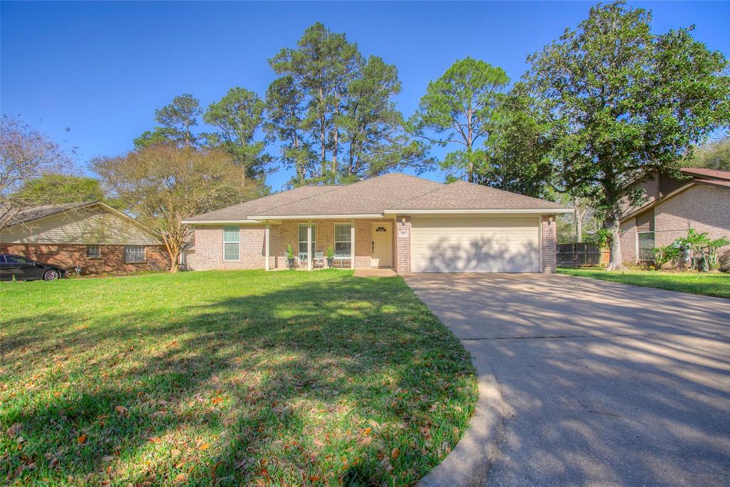 824 Cherry Hills Drive, Huntsville, TX 77340