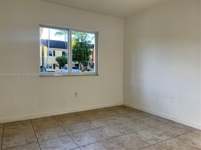 985 NE 33rd Ter 104, Homestead, FL 33033