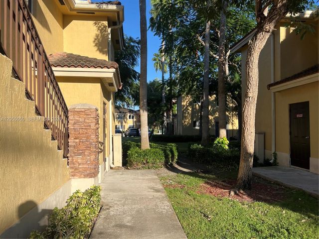 985 NE 33rd Ter 104, Homestead, FL 33033