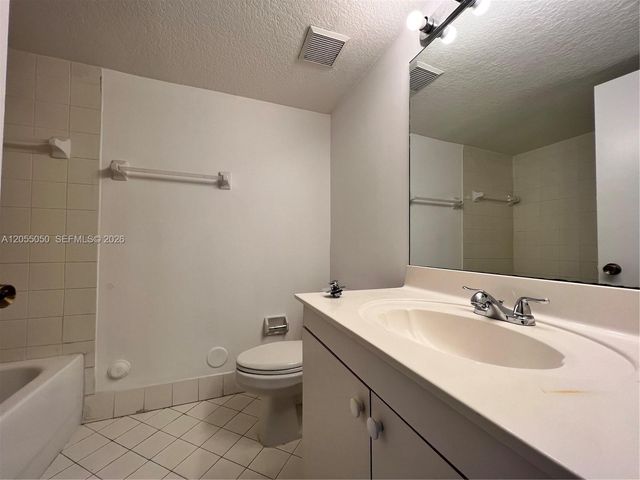 985 NE 33rd Ter 104, Homestead, FL 33033