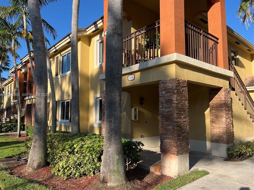 985 NE 33rd Ter 104, Homestead, FL 33033