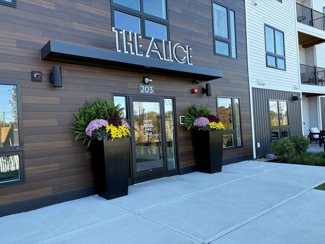 203 Lowell Street 304, Wilmington, MA 01887