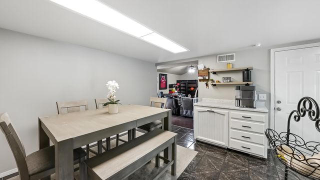 2419 E Vassar Avenue, Visalia, CA 93292