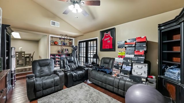 2419 E Vassar Avenue, Visalia, CA 93292