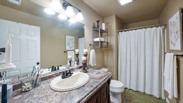 2419 E Vassar Avenue, Visalia, CA 93292