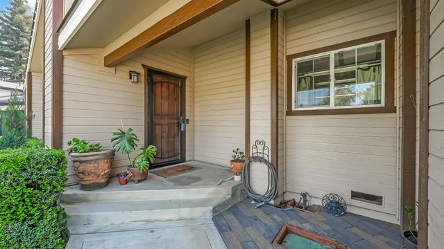 2419 E Vassar Avenue, Visalia, CA 93292