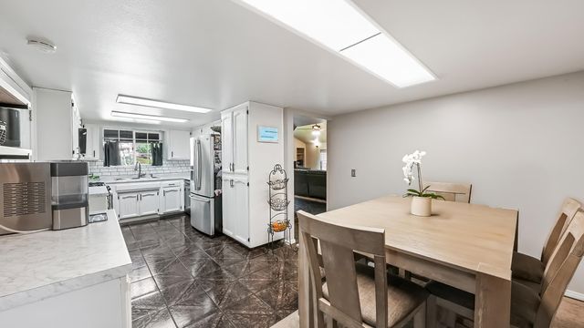 2419 E Vassar Avenue, Visalia, CA 93292