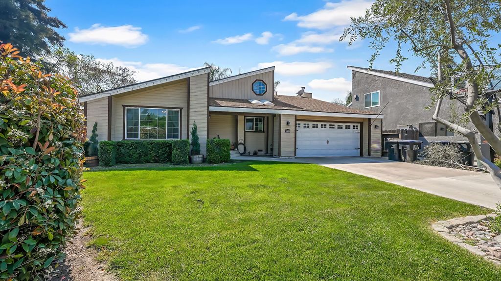 2419 E Vassar Avenue, Visalia, CA 93292