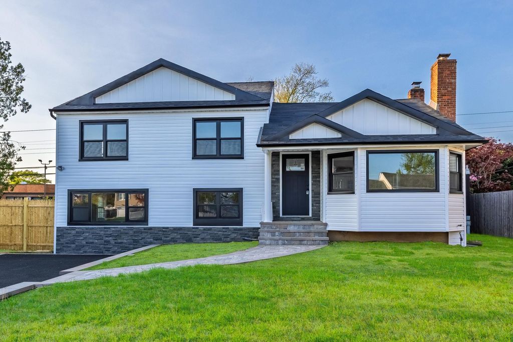 38 Bradford Lane, Bethpage, NY 11714