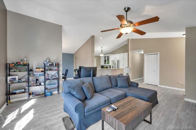 26782 Kirkway Circle 48, Woodhaven, MI 48183
