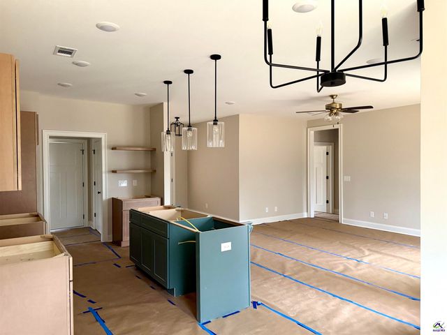 218 Valencia Circle, Warner Robins, GA 31028