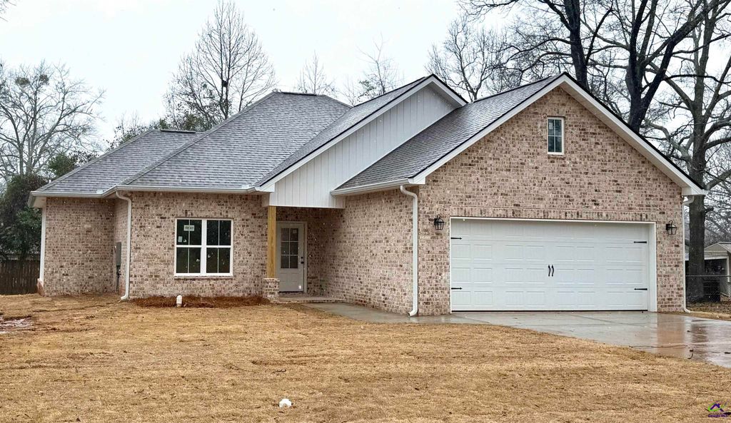 218 Valencia Circle, Warner Robins, GA 31028