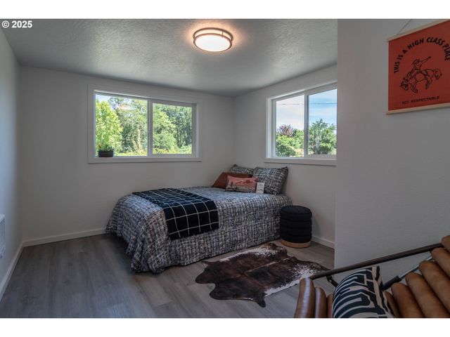 1052 RESTON Rd, Roseburg, OR 97471