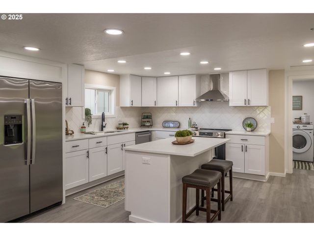 1052 RESTON Rd, Roseburg, OR 97471