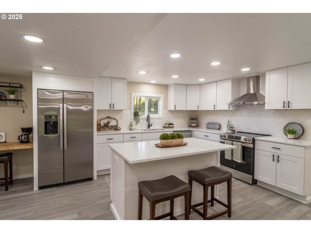 1052 RESTON Rd, Roseburg, OR 97471