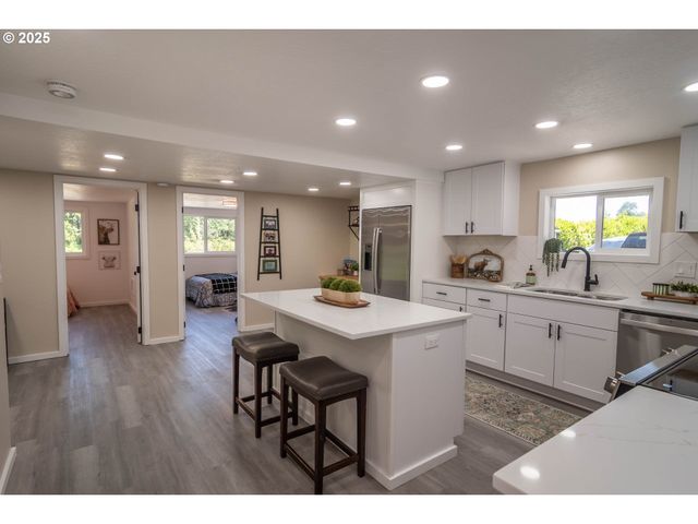 1052 RESTON Rd, Roseburg, OR 97471