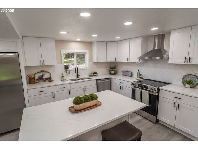1052 RESTON Rd, Roseburg, OR 97471