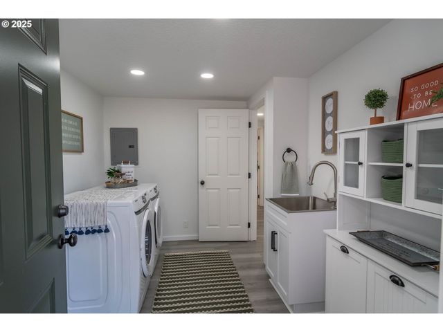 1052 RESTON Rd, Roseburg, OR 97471
