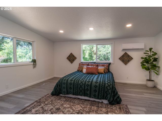 1052 RESTON Rd, Roseburg, OR 97471