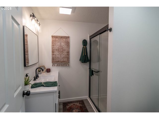 1052 RESTON Rd, Roseburg, OR 97471