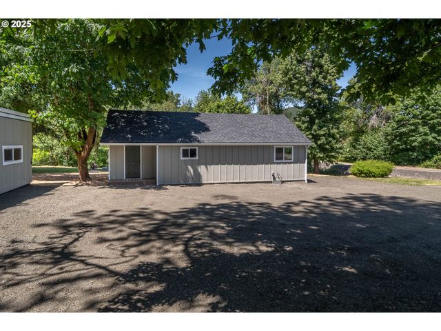 1052 RESTON Rd, Roseburg, OR 97471