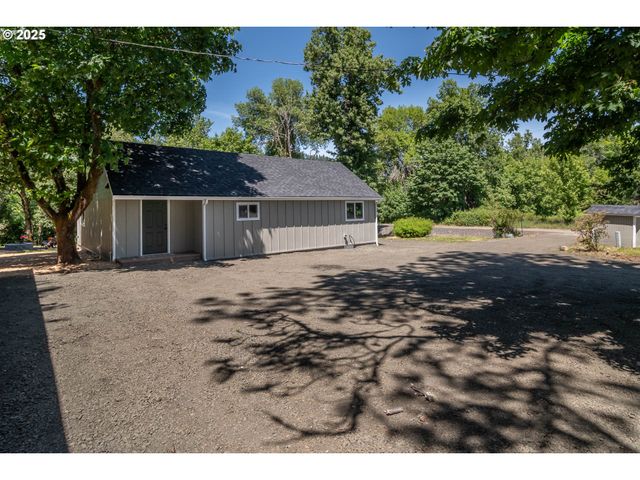 1052 RESTON Rd, Roseburg, OR 97471