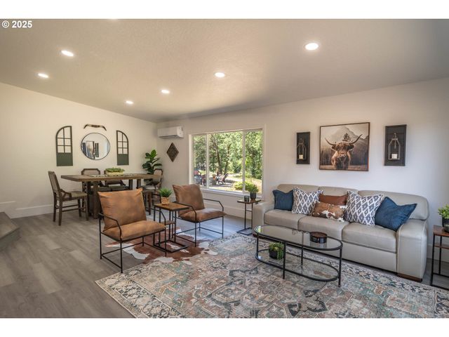 1052 RESTON Rd, Roseburg, OR 97471