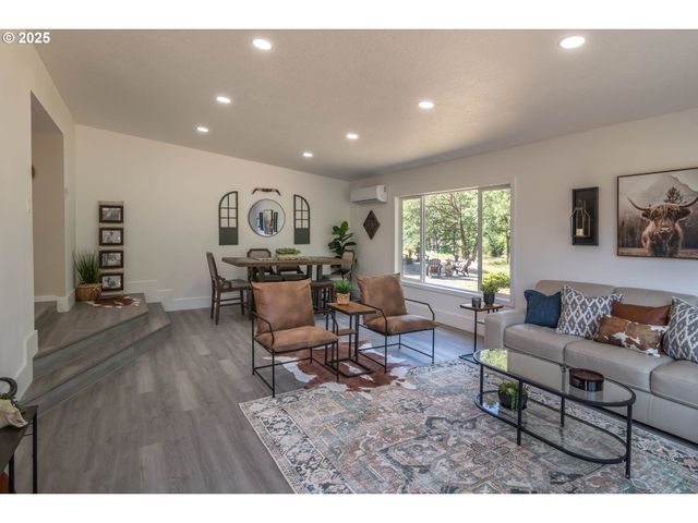 1052 RESTON Rd, Roseburg, OR 97471