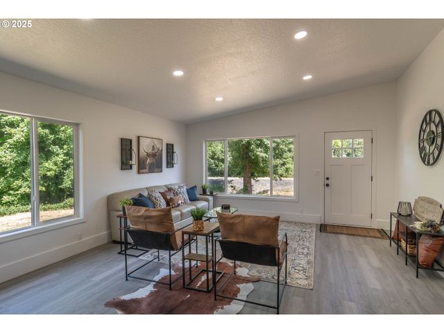 1052 RESTON Rd, Roseburg, OR 97471