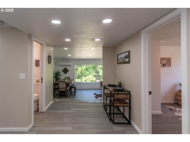 1052 RESTON Rd, Roseburg, OR 97471