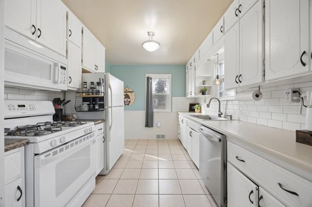 231 12th Avenue N, Waite Park, MN 56387