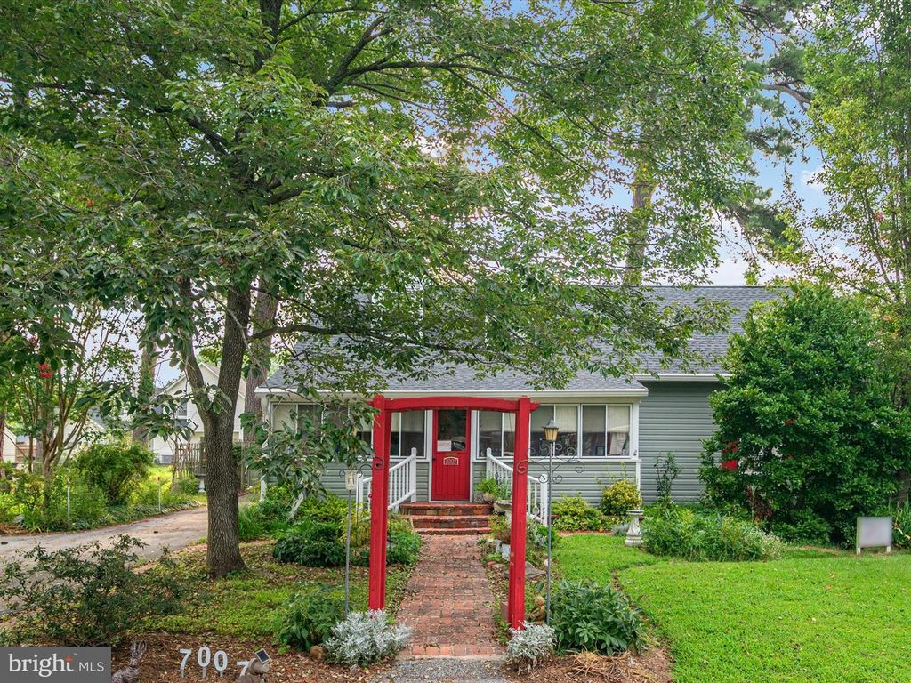 7007 DOVER AVE, North Beach, MD 20714