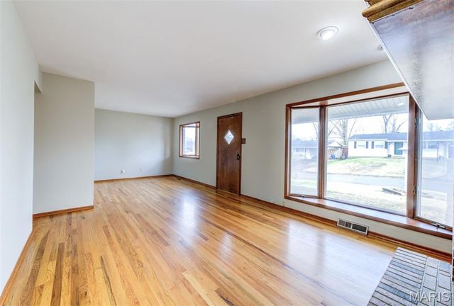 11954 Glenoak Drive, Maryland Heights, MO 63043